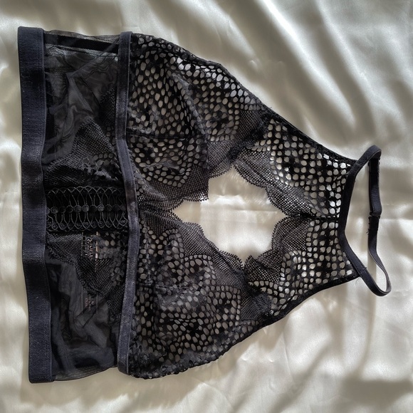 Victoria’s Secret Very Sexy Velvet Trim Bralette - Picture 5 of 5